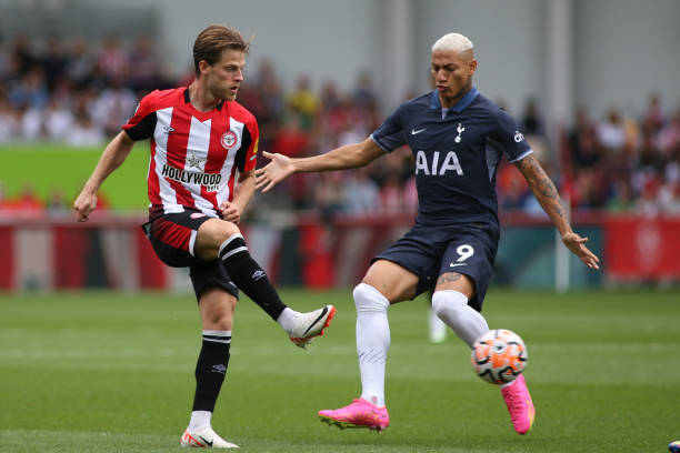 使得他们对 使得他们对